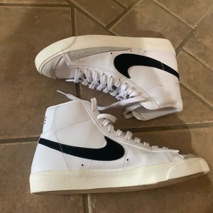 Nike blazers, barely worn, like new, very clean